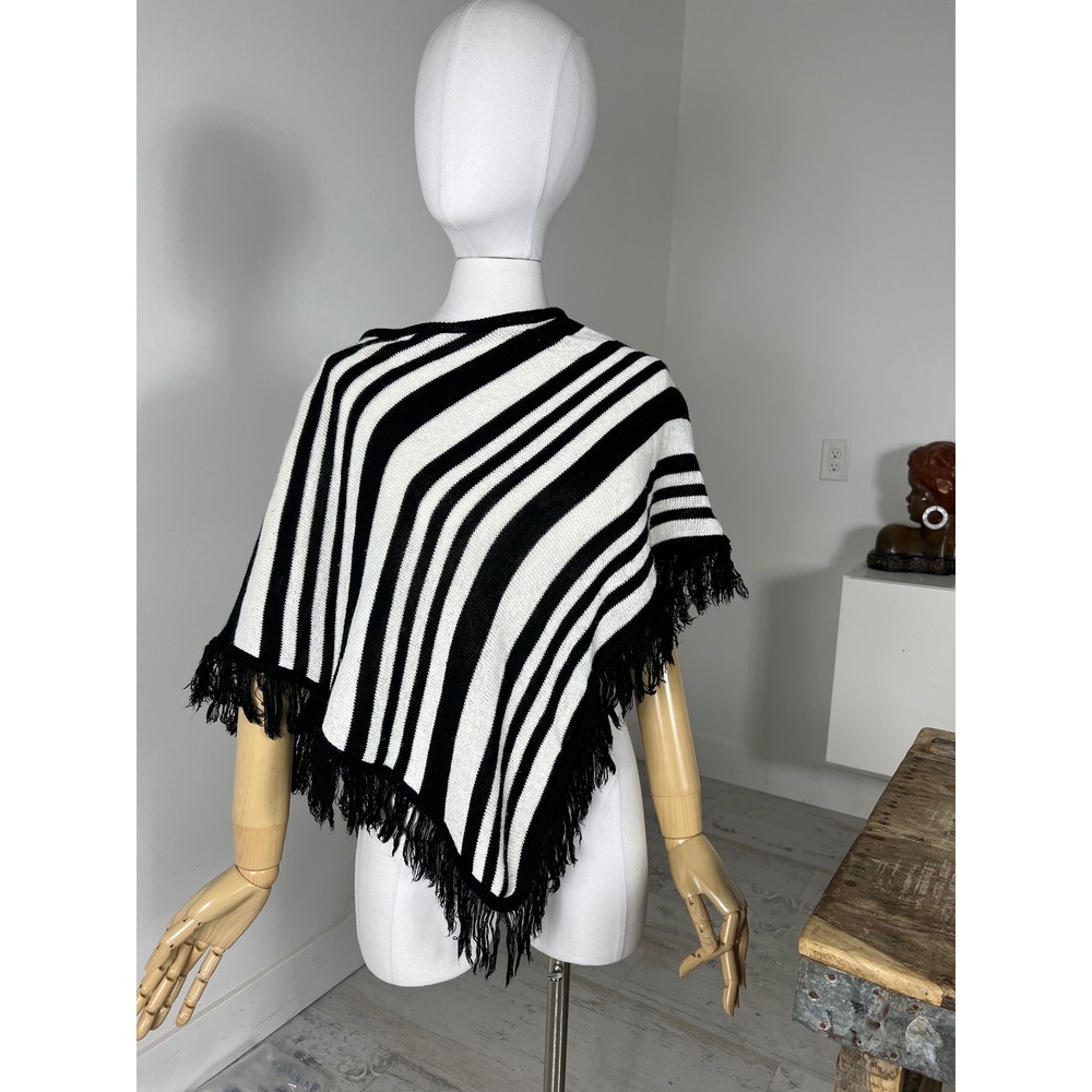 No Boundaries Juniors One Size Black White Striped Fringe Poncho Wrap